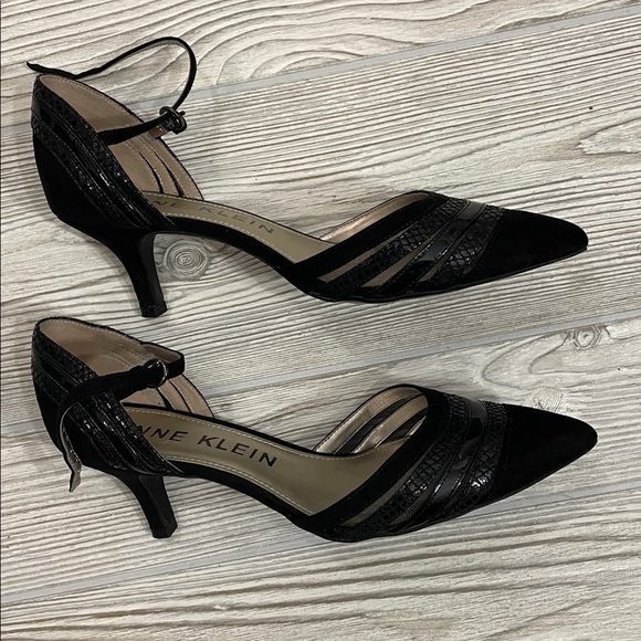 Anne Klein Black Pointed Heels - Picture 3 of 6